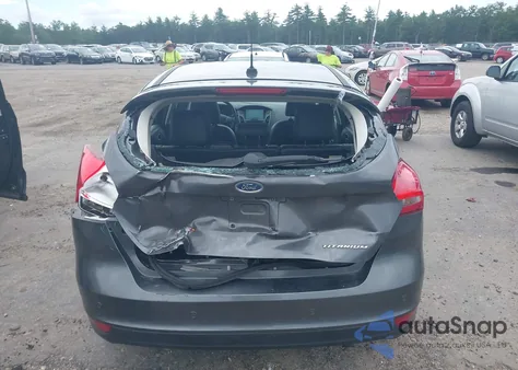 2018 Ford Focus Titanium z USA, uszkodzony, nr VIN 1FADP3N24JL250081